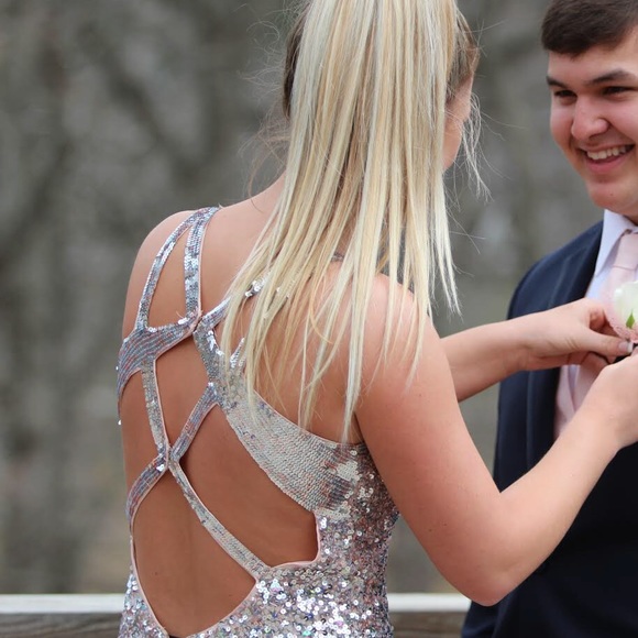 Gorgeous prom dress - Picture 4 of 6